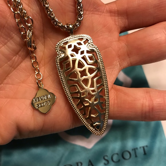 SOLD Kendra Scott Gold Sienna/Skylar Necklace - Picture 3 of 4